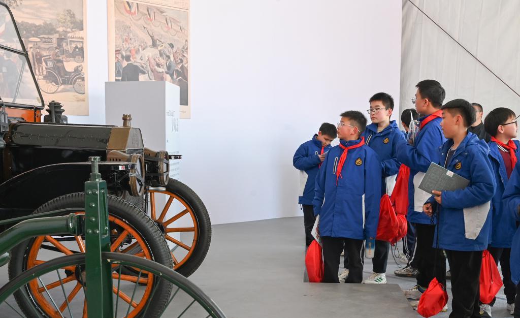 bob半岛体育官方网站-魔都眼｜上海汽车文化节联动F1启幕，这些经典车头你认识吗